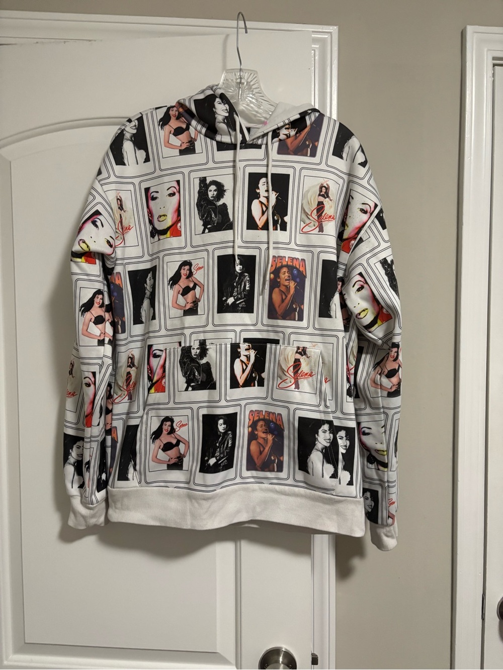 SELENA OFFICIAL, Selena Quintanilla White Graphic Hoodie Sweatshirt, Size Small